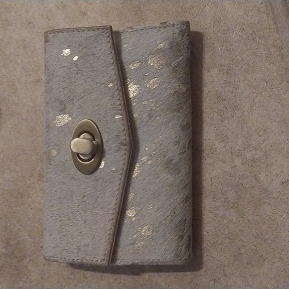 Women Faux Animal Print Metallic Wallet - Picture 1 of 5